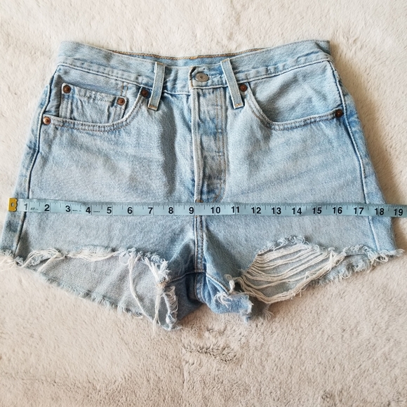 LEVI'S 501 Original Fit High Rise Shorts Size 26 - Luxor Heat Light Wash - Picture 10 of 11